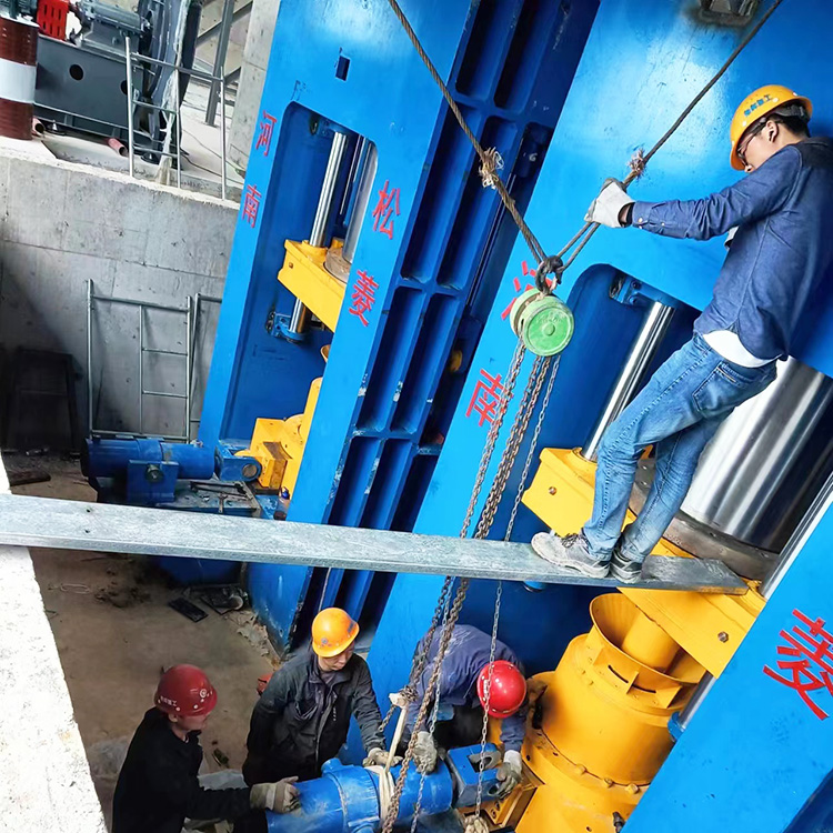 火燒鐵熱熔壓塊設(shè)備